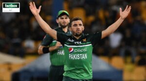 پاکستانی فاسٹ بولر زمان خان برسبین ہیٹ کے لیے بگ بیش لیگ میں بولنگ کرتے ہوئے